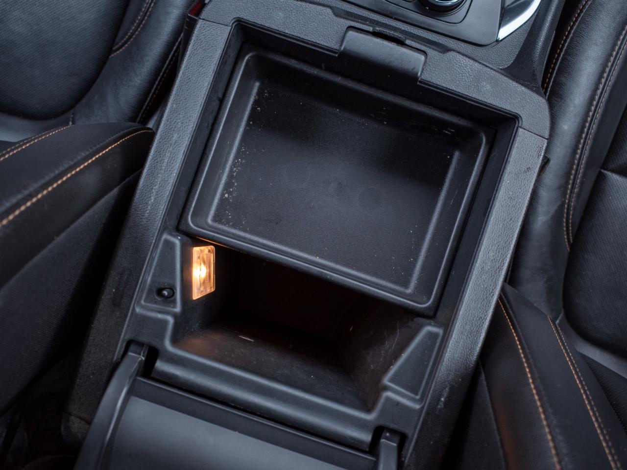 2021 Chevrolet Traverse Premier- Heated & Ventilated Front Seats Photo
