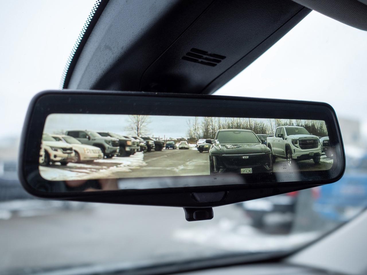 2021 Chevrolet Traverse Premier- Heated & Ventilated Front Seats Photo