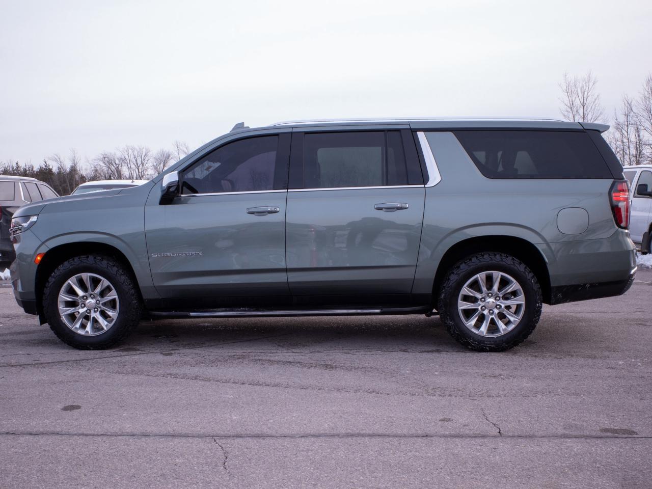 2023 Chevrolet Suburban Premier- Power Sliding Center Console Photo4