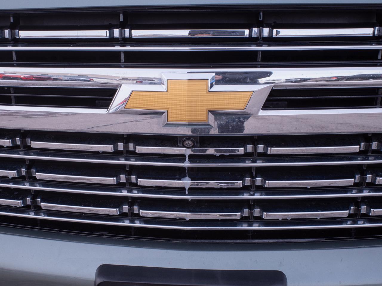 2023 Chevrolet Suburban Premier- Power Sliding Center Console Photo