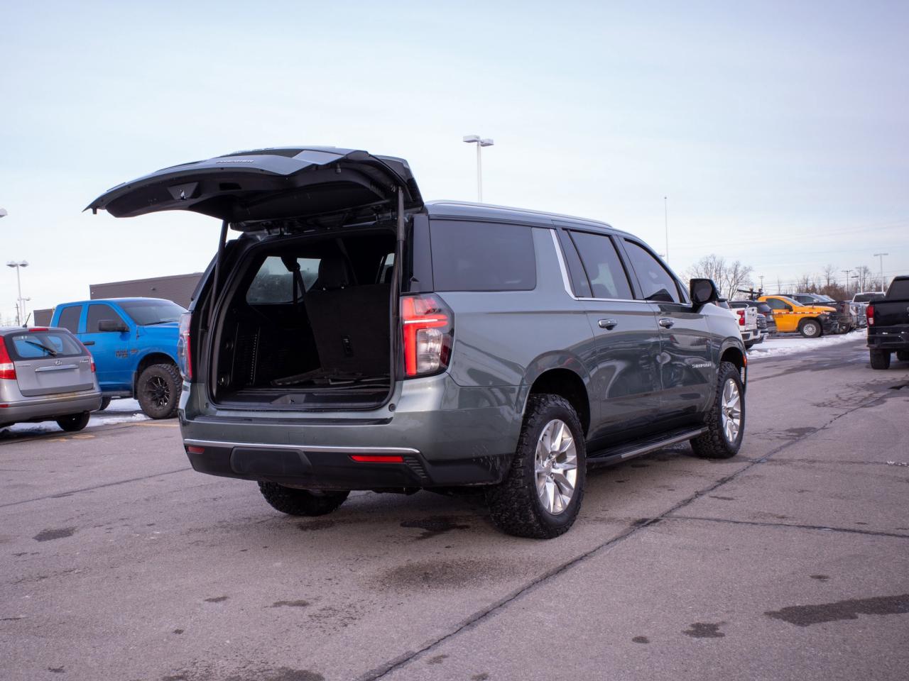 2023 Chevrolet Suburban Premier- Power Sliding Center Console Photo