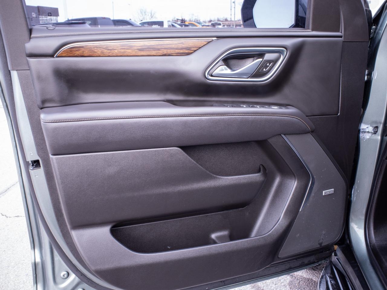 2023 Chevrolet Suburban Premier- Power Sliding Center Console Photo