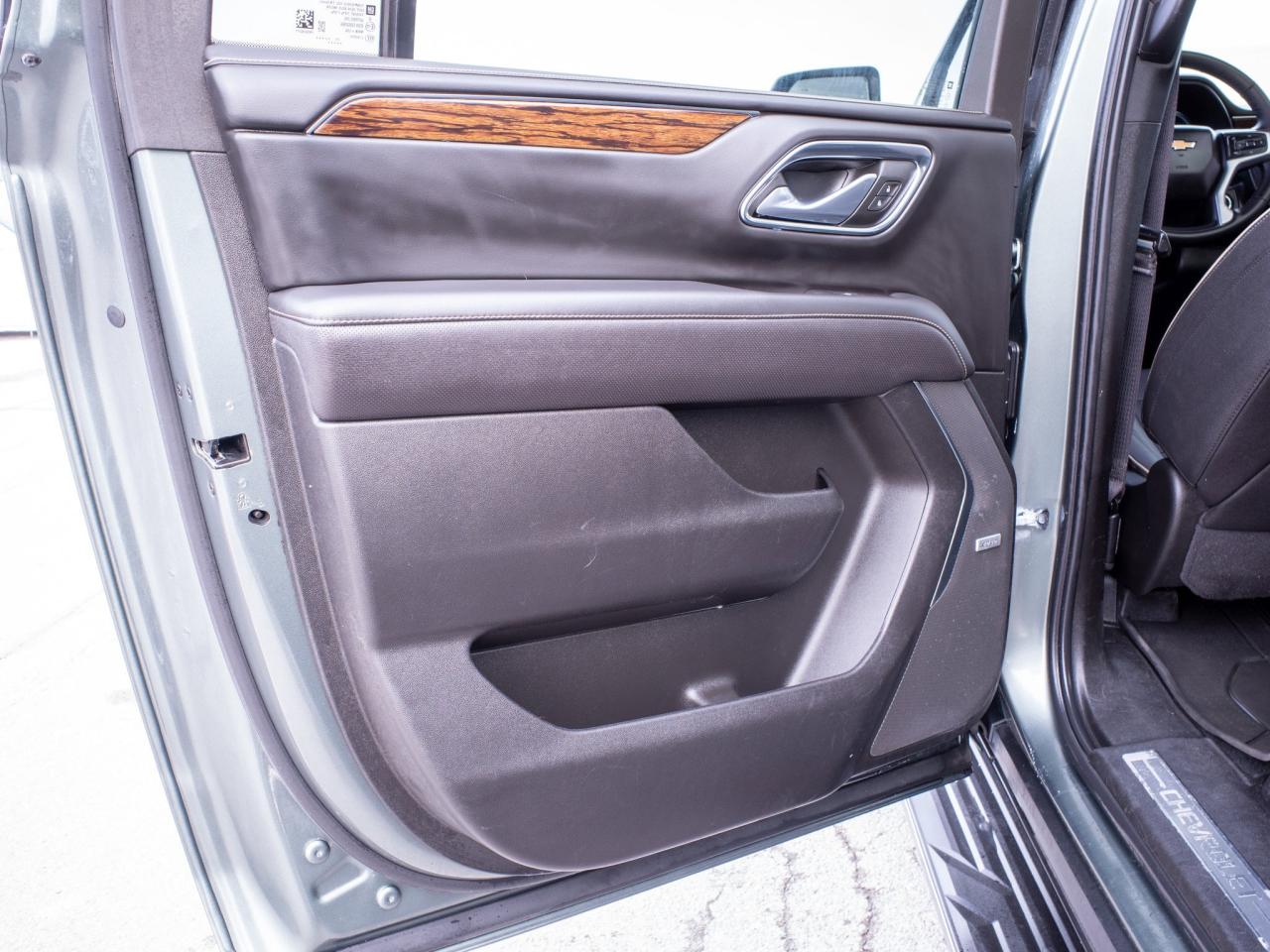 2023 Chevrolet Suburban Premier- Power Sliding Center Console Photo