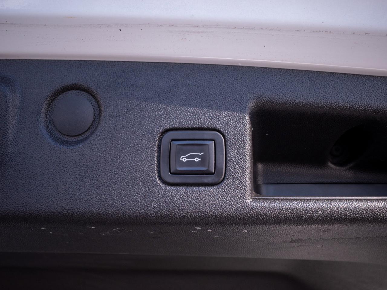 2018 Chevrolet Equinox LT - Steering Wheel Audio Controls Photo