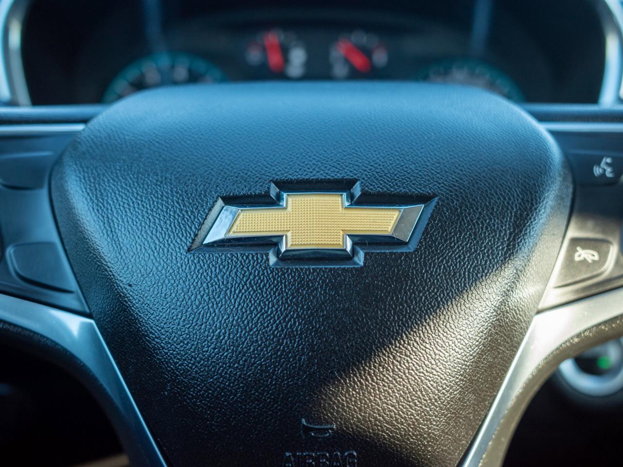 2018 Chevrolet Equinox LT - Steering Wheel Audio Controls Photo