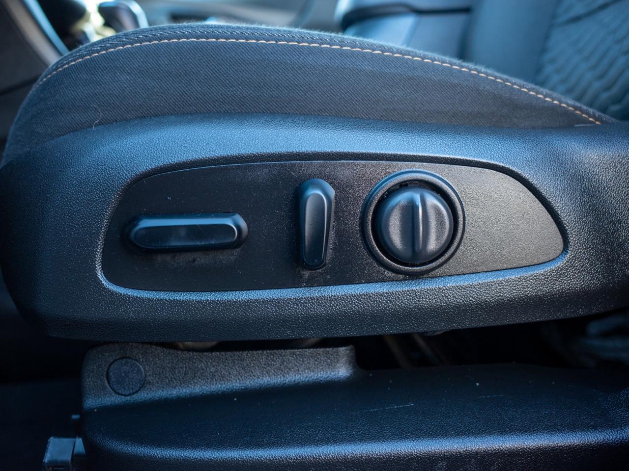 2018 Chevrolet Equinox LT - Steering Wheel Audio Controls Photo