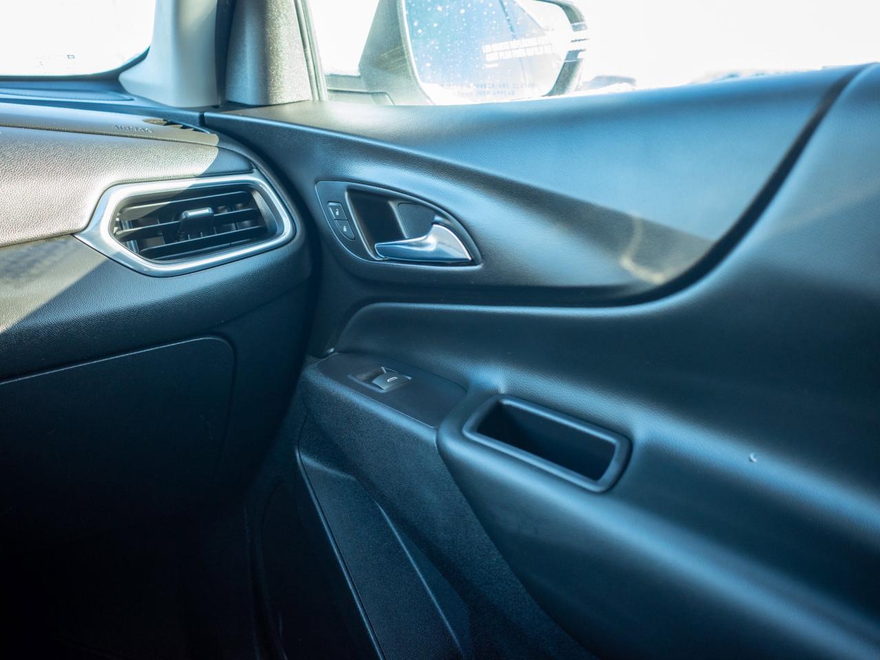 2018 Chevrolet Equinox LT - Steering Wheel Audio Controls Photo