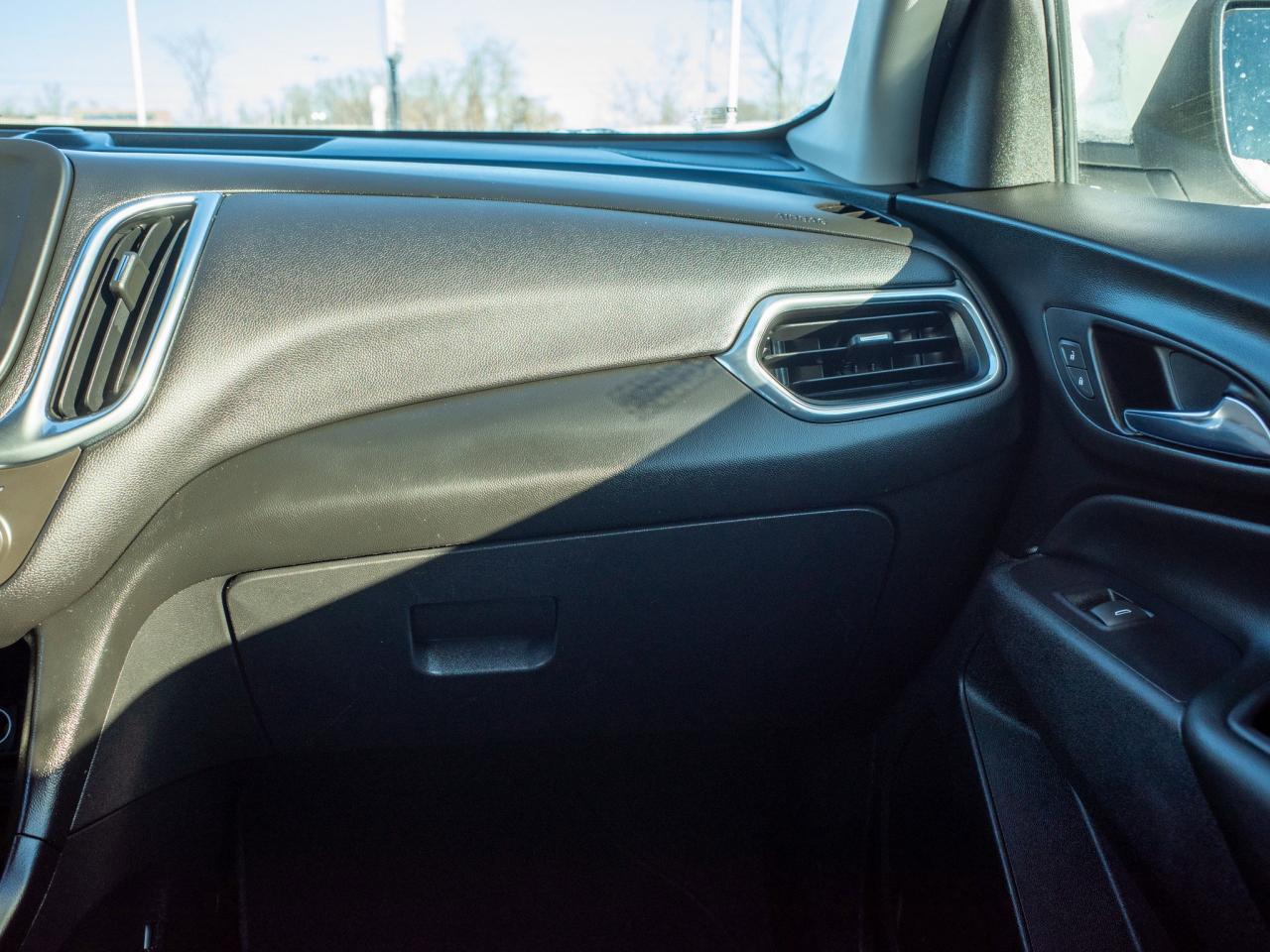 2018 Chevrolet Equinox LT - Steering Wheel Audio Controls Photo