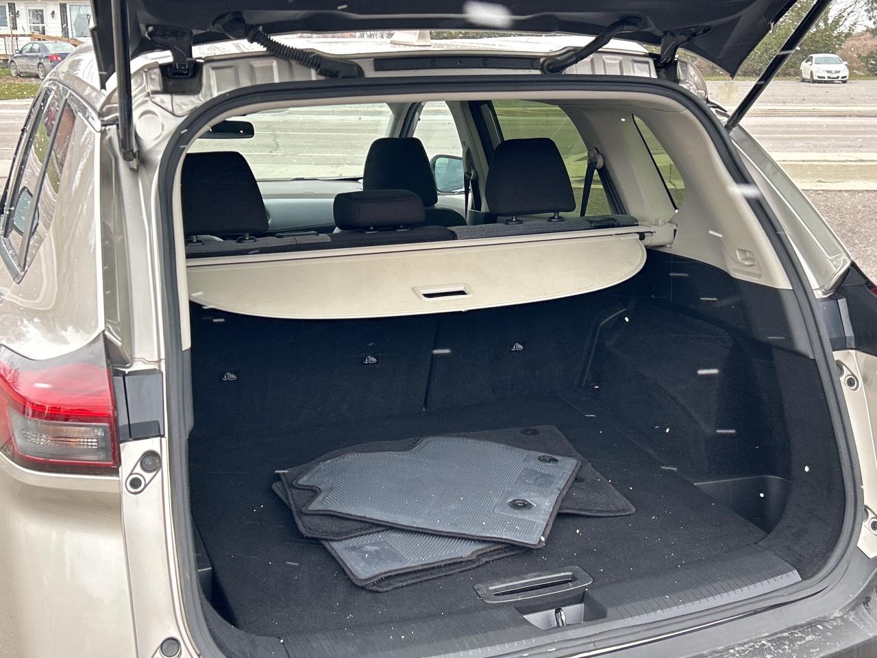 2023 Nissan Rogue SV Moonroof  AWD/REMOTE START  CALL PICTON 42K KMS Photo