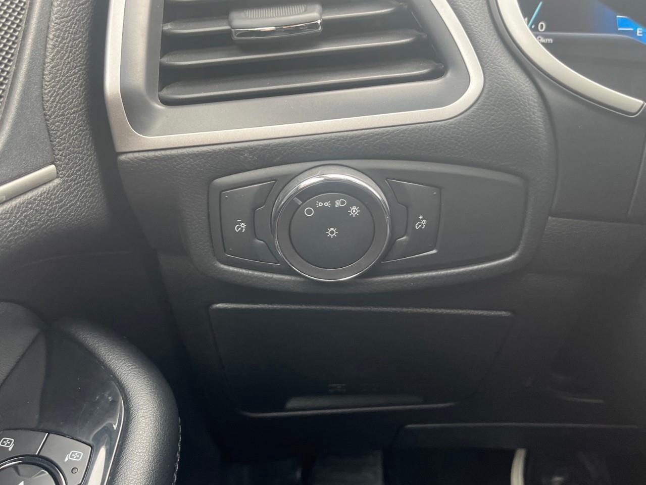 2018 Ford Edge SEL WELL LOVED GREAT VALUE Photo