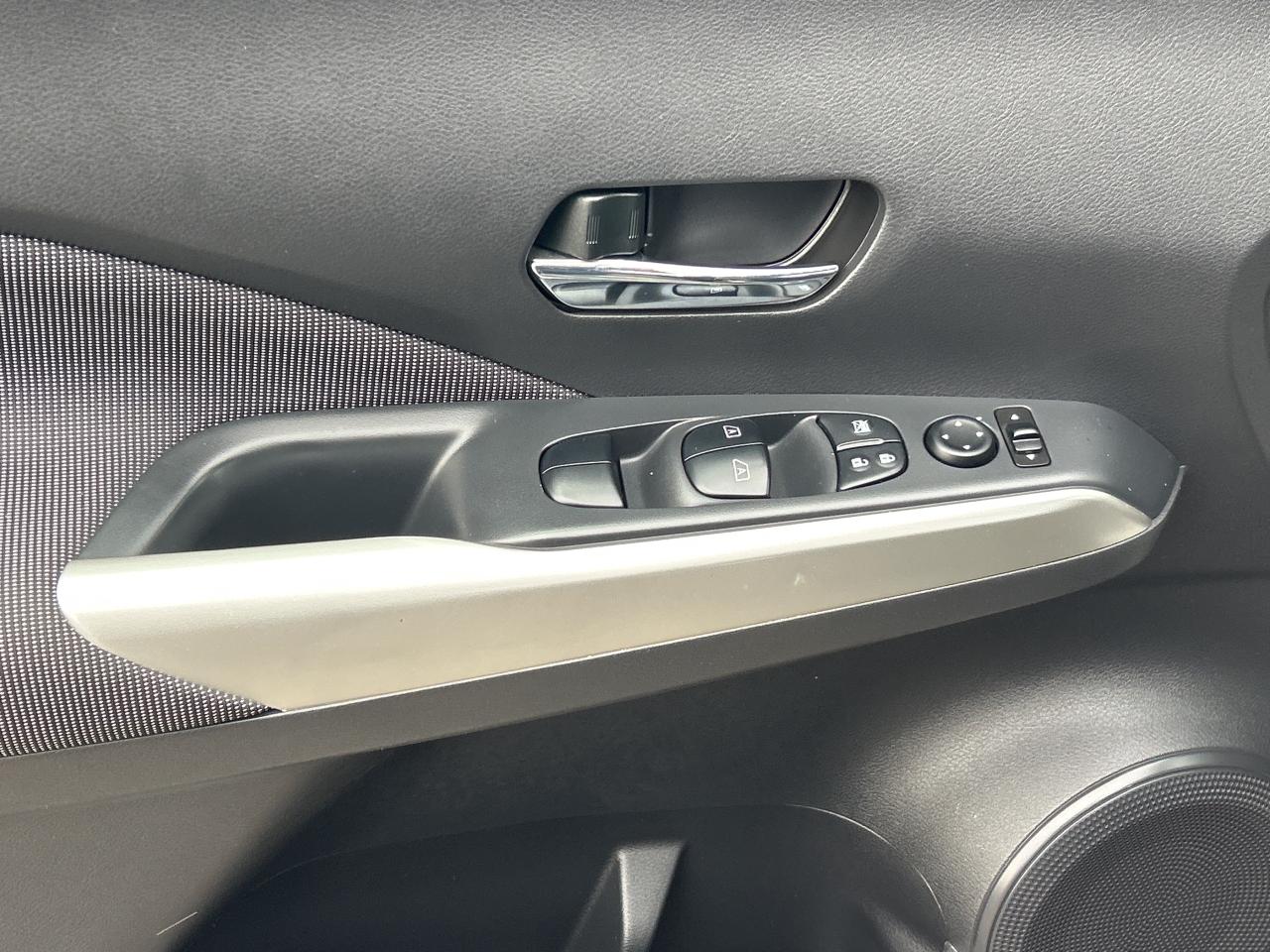 2019 Nissan Kicks SV HEATED SEATS/BACKUP CAM CALL PICTON 27K KM'S Photo