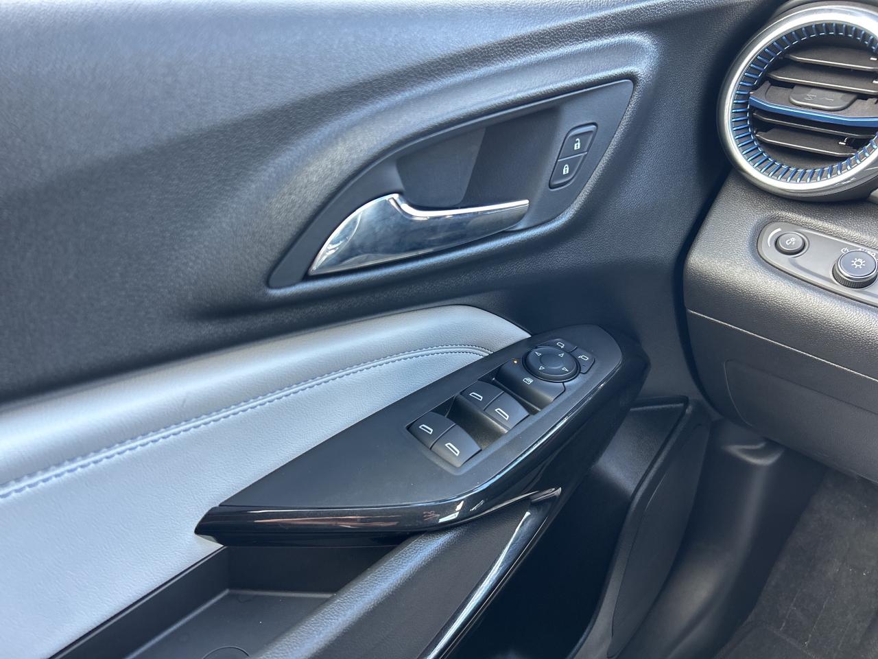 2024 Chevrolet Trax LT CALL NAPANEE 613-354-2100 Photo