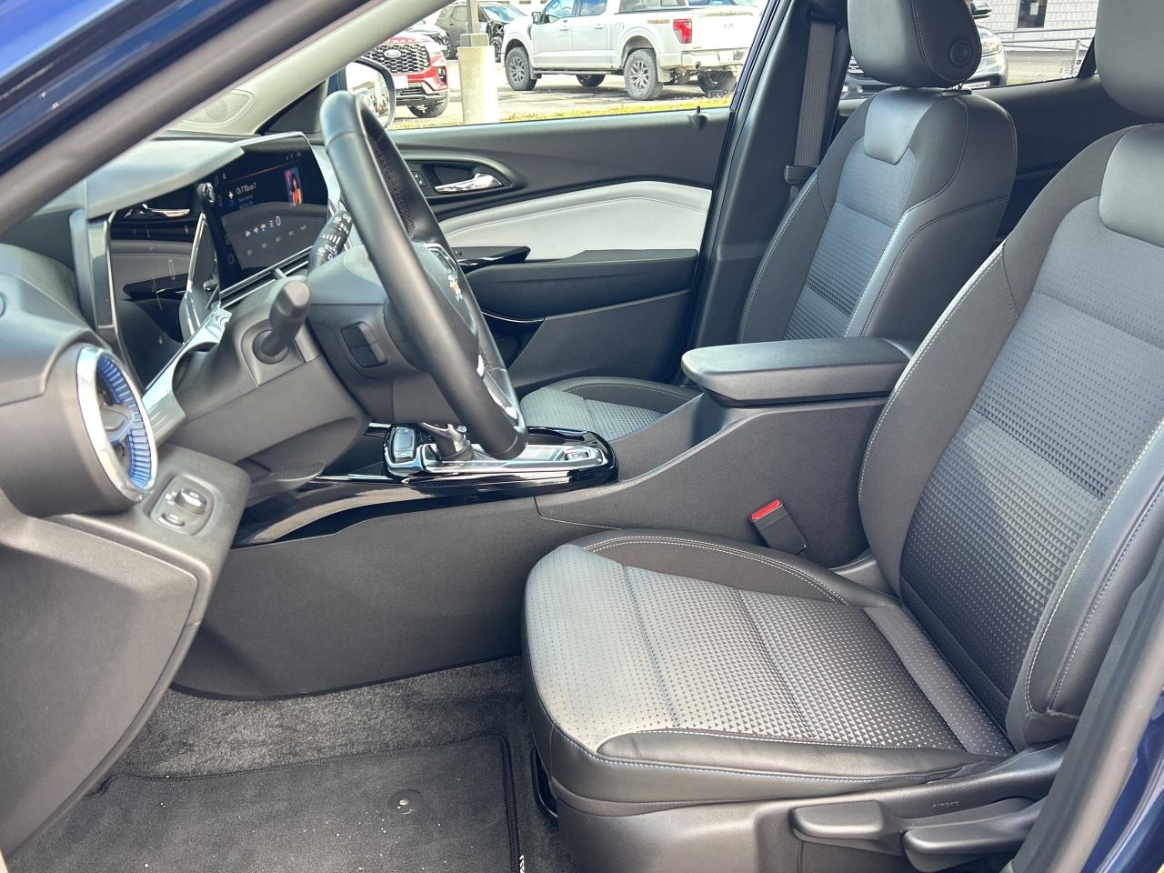 2024 Chevrolet Trax LT CALL NAPANEE 613-354-2100 Photo