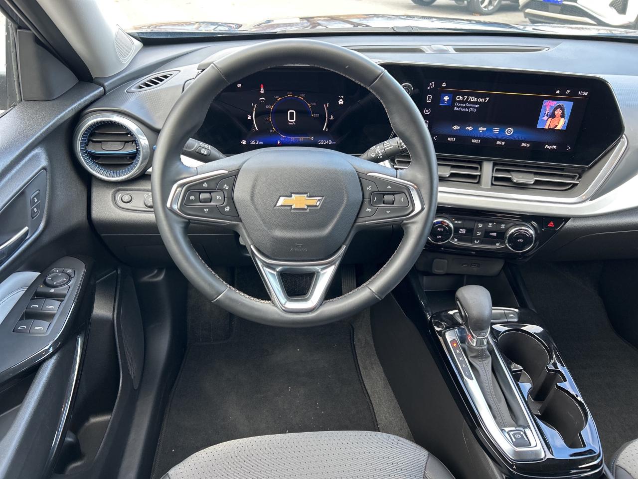 2024 Chevrolet Trax LT CALL NAPANEE 613-354-2100 Photo