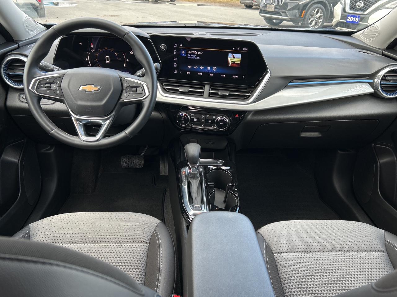 2024 Chevrolet Trax LT CALL NAPANEE 613-354-2100 Photo