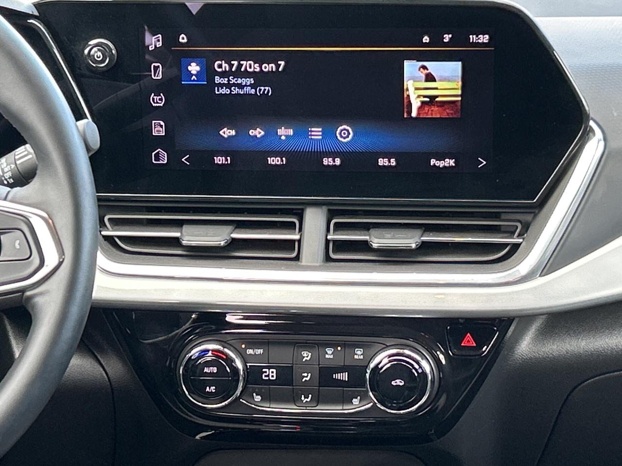 2024 Chevrolet Trax LT CALL NAPANEE 613-354-2100 Photo