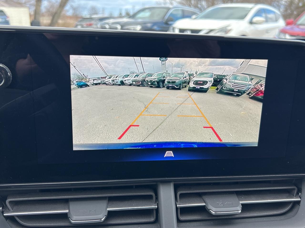 2024 Chevrolet Trax LT CALL NAPANEE 613-354-2100 Photo