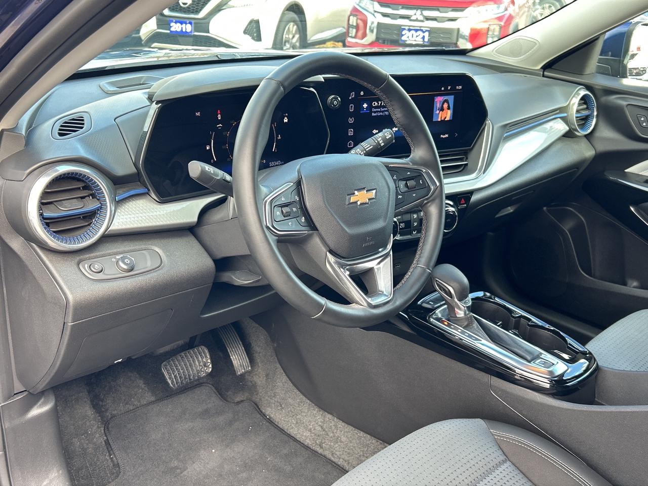 2024 Chevrolet Trax LT CALL NAPANEE 613-354-2100 Photo