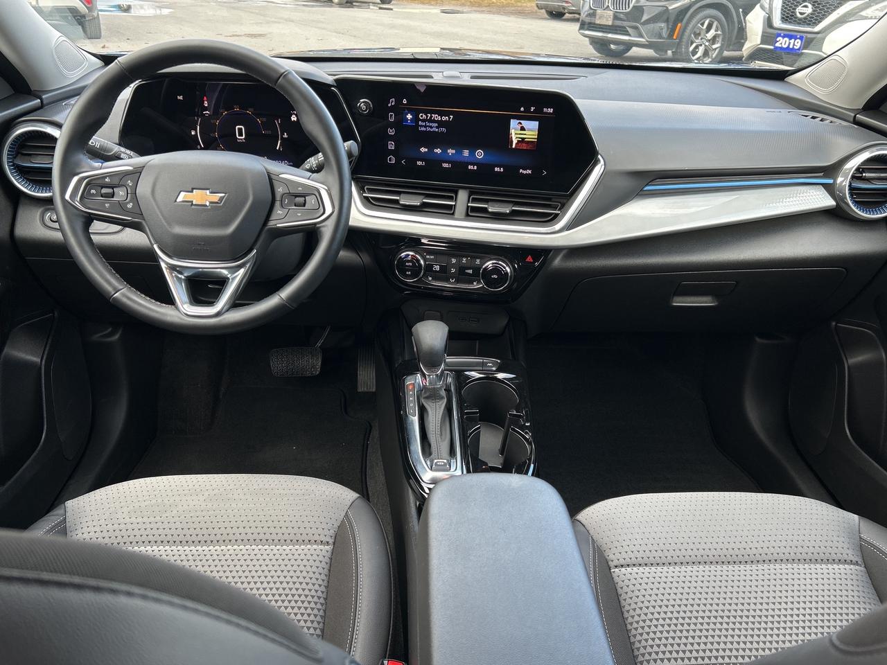 2024 Chevrolet Trax LT CALL NAPANEE 613-354-2100 Photo