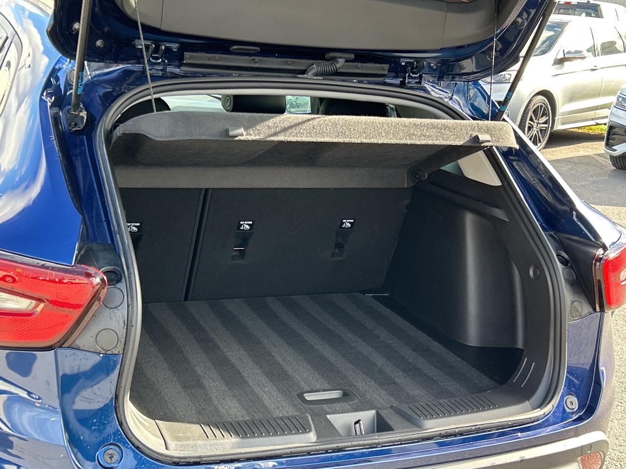 2024 Chevrolet Trax LT CALL NAPANEE 613-354-2100 Photo