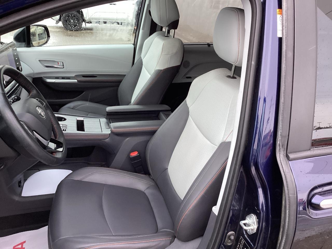 2021 Toyota Sienna XSE 7-Passenger FWD Photo