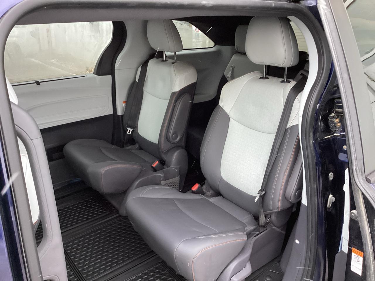 2021 Toyota Sienna XSE 7-Passenger FWD Photo