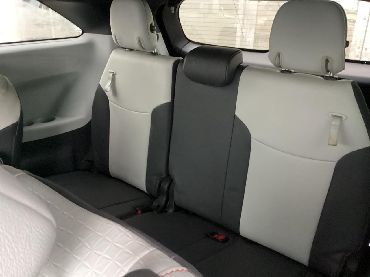 2021 Toyota Sienna XSE 7-Passenger FWD Photo