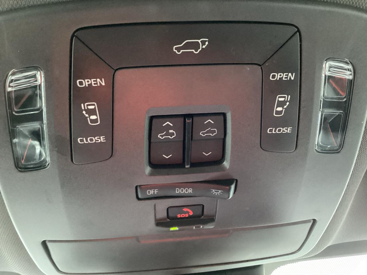 2021 Toyota Sienna XSE 7-Passenger FWD Photo