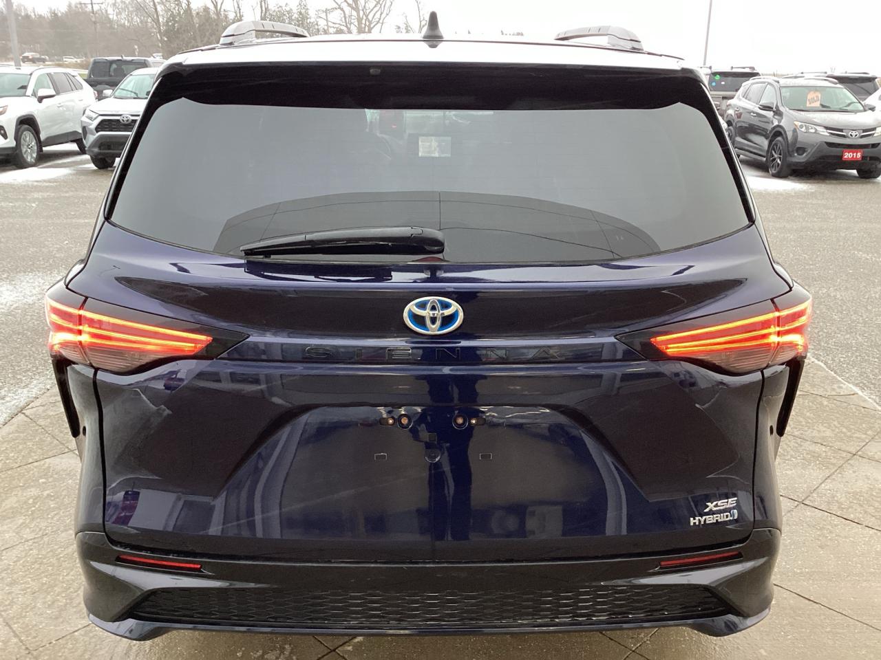 2021 Toyota Sienna XSE 7-Passenger FWD Photo