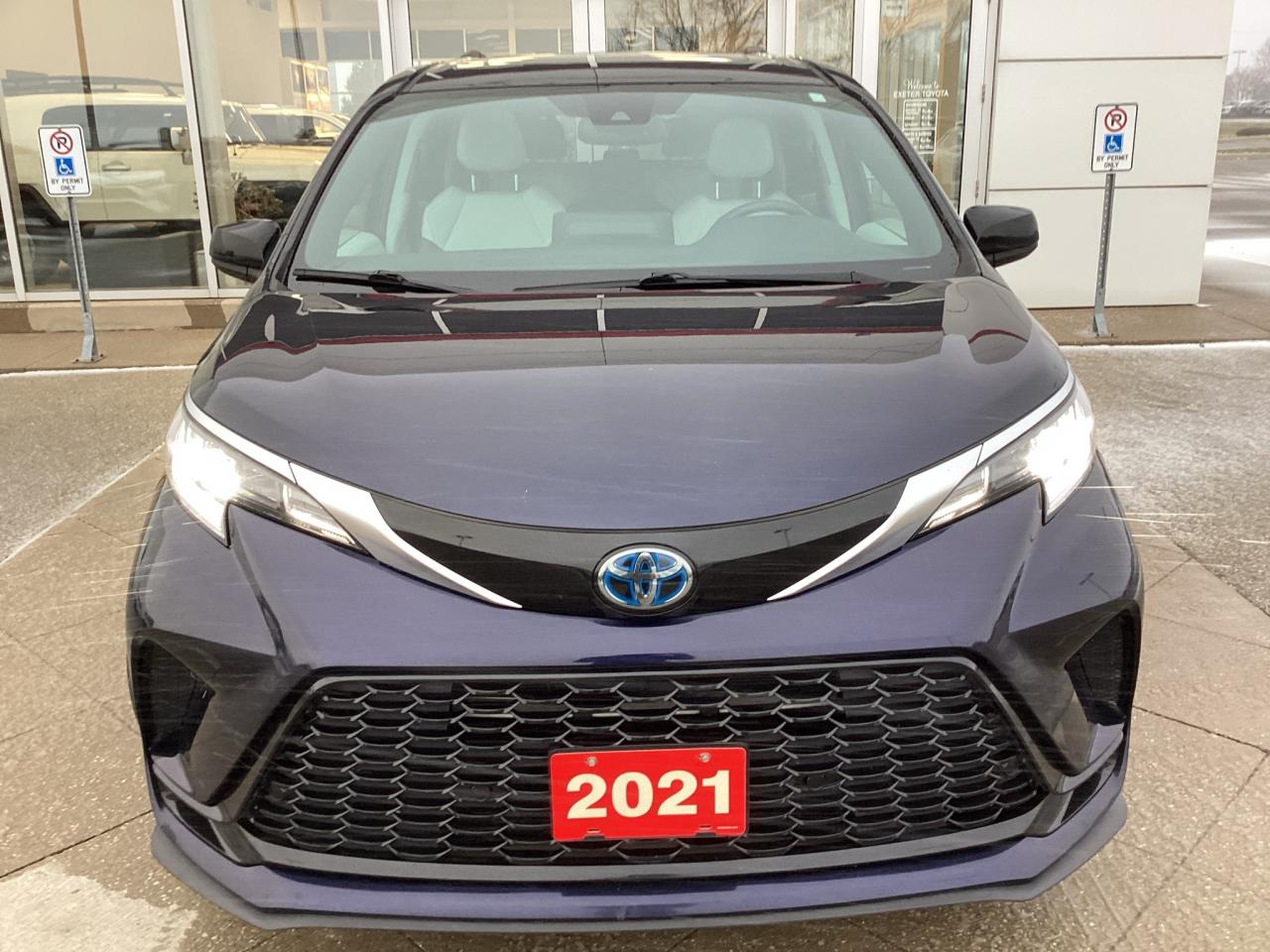 2021 Toyota Sienna XSE 7-Passenger FWD Photo