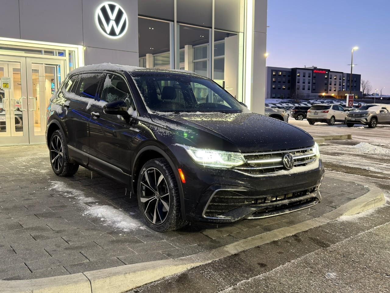 2022 Volkswagen Tiguan Highline R-LineAWD, SUNROOF, HTD SEATS, POWER TAIL Photo2