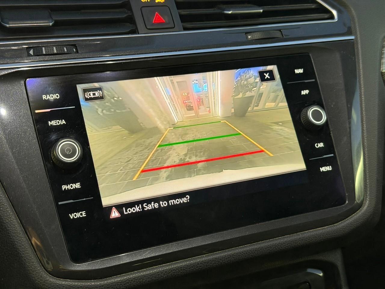 2022 Volkswagen Tiguan Highline R-LineAWD, SUNROOF, HTD SEATS, POWER TAIL Photo