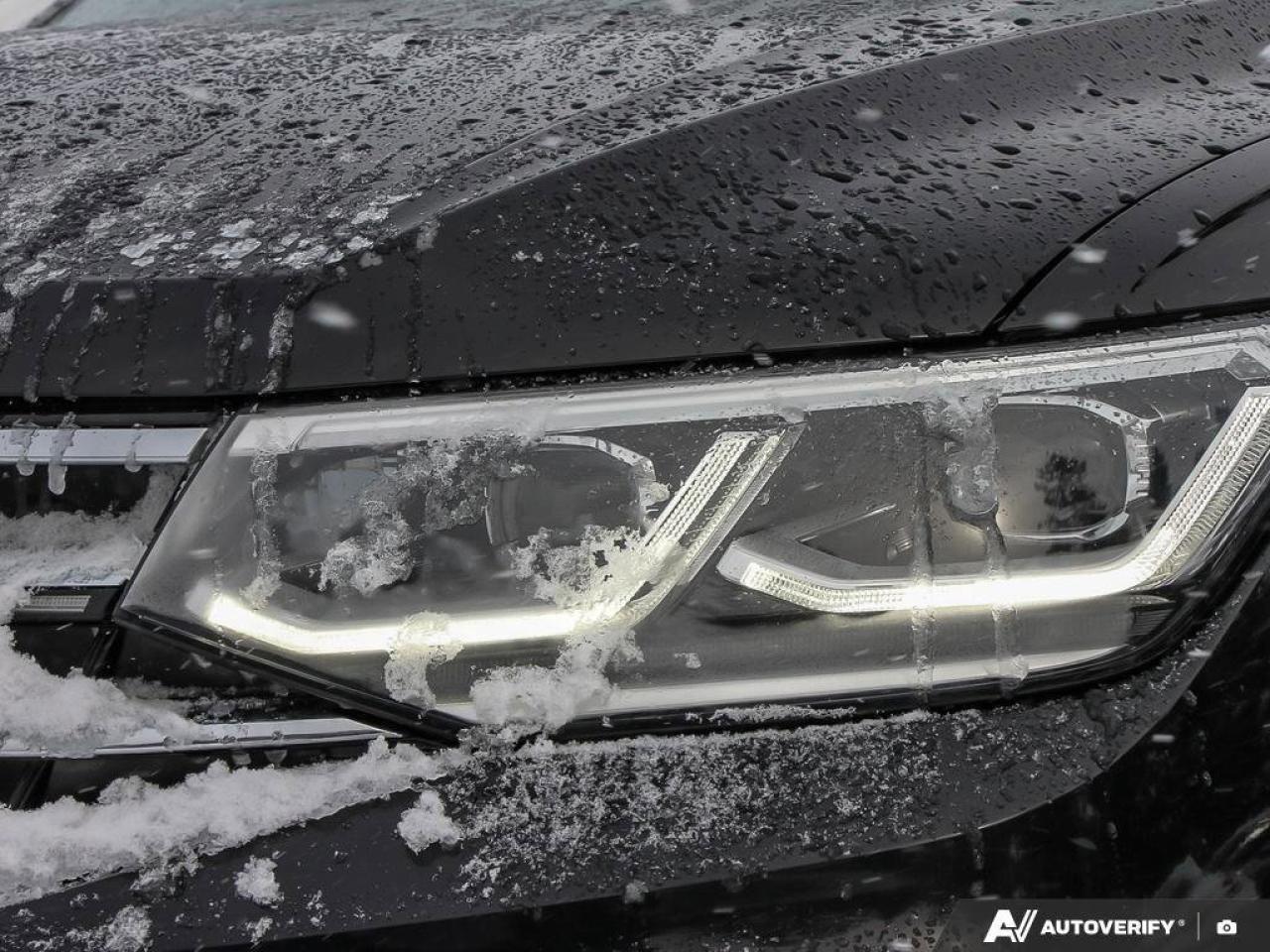 2022 Volkswagen Tiguan Highline R-LineAWD, SUNROOF, HTD SEATS, POWER TAIL Photo