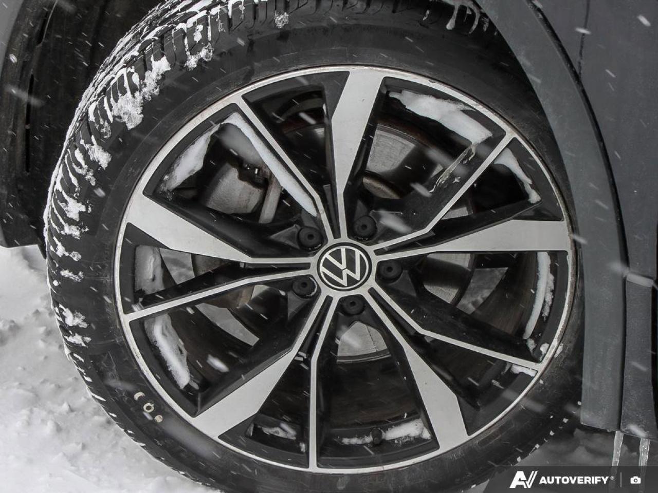 2022 Volkswagen Tiguan Highline R-LineAWD, SUNROOF, HTD SEATS, POWER TAIL Photo