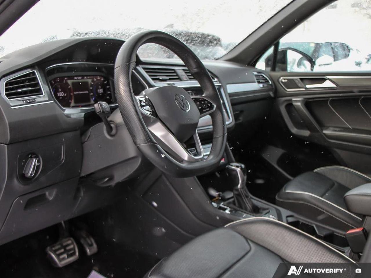 2022 Volkswagen Tiguan Highline R-LineAWD, SUNROOF, HTD SEATS, POWER TAIL Photo