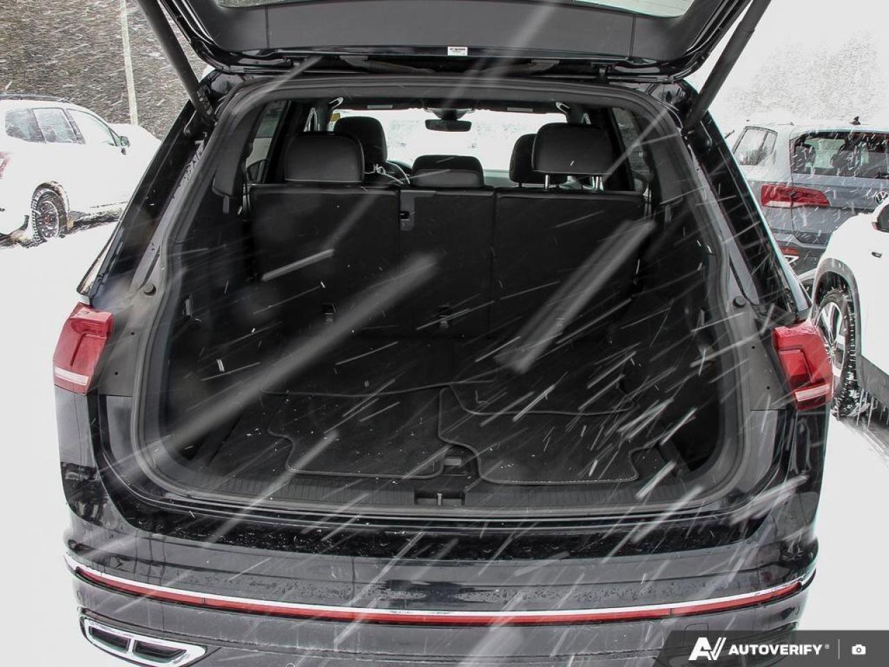 2022 Volkswagen Tiguan Highline R-LineAWD, SUNROOF, HTD SEATS, POWER TAIL Photo
