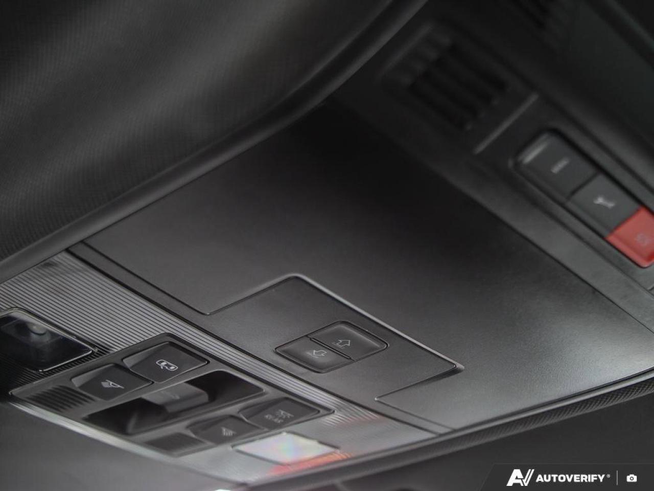 2022 Volkswagen Tiguan Highline R-LineAWD, SUNROOF, HTD SEATS, POWER TAIL Photo