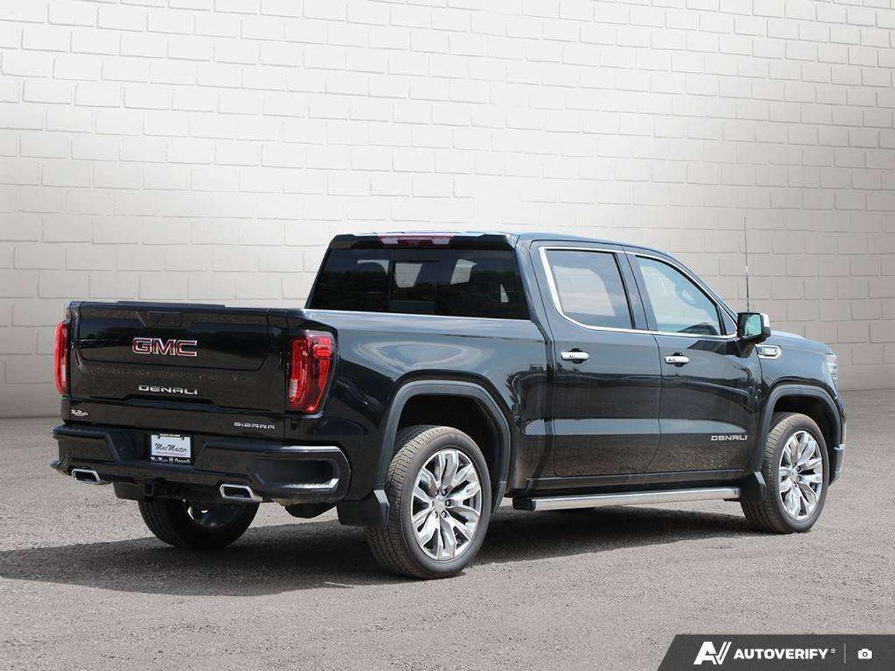 2025 GMC Sierra 1500 DENALI, 3.0 DURAMAX DIESEL, CREW CAB, LEATHER, ALLOYWS, LOADED, 1-OWNER! Photo