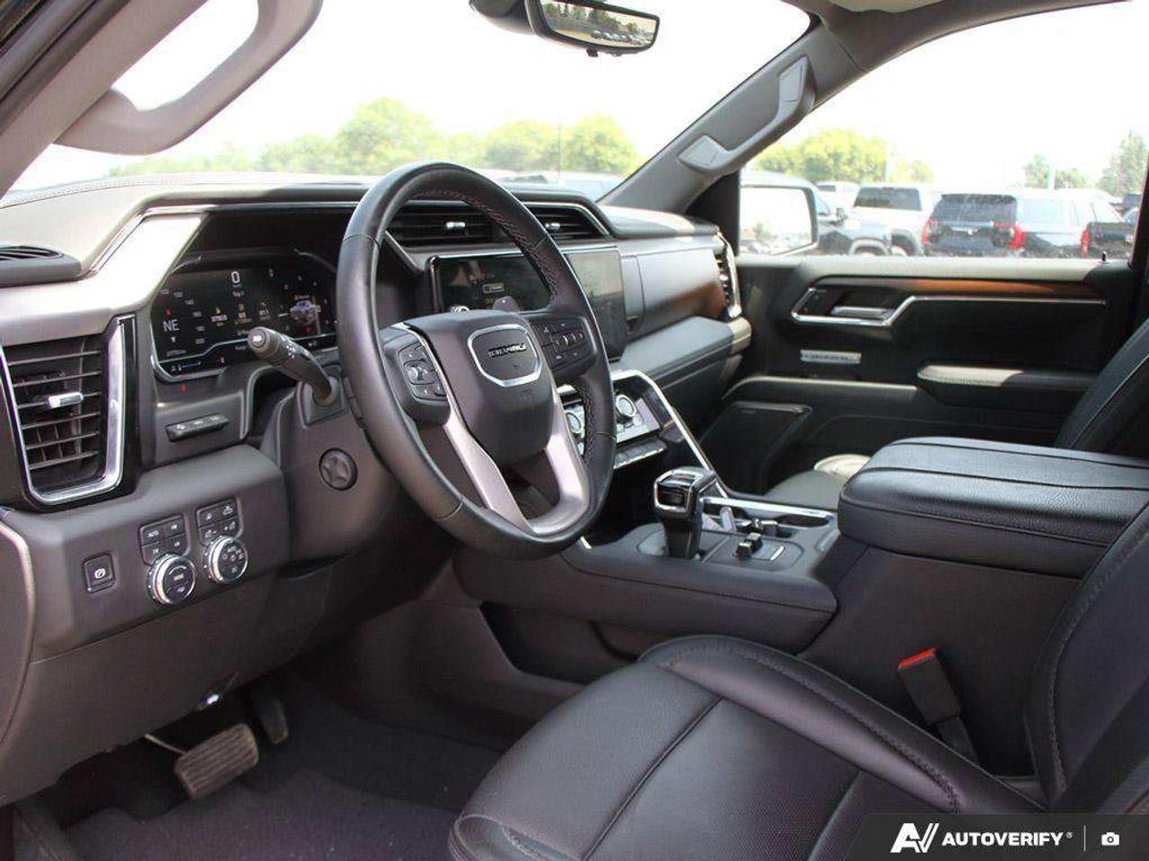 2025 GMC Sierra 1500 DENALI, 3.0 DURAMAX DIESEL, CREW CAB, LEATHER, ALLOYWS, LOADED, 1-OWNER! Photo