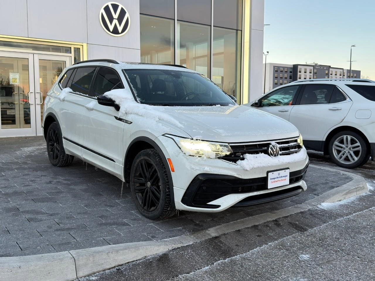 2022 Volkswagen Tiguan Comfortline R-Line Black EditionONE-OWNER, ACCIDEN Photo