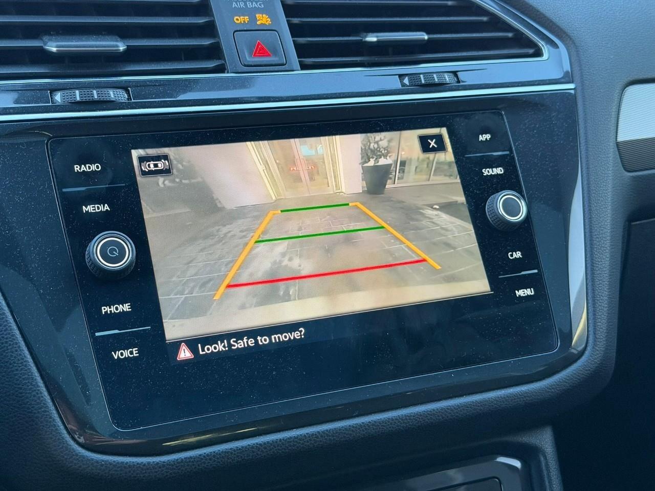 2022 Volkswagen Tiguan Comfortline R-Line Black EditionONE-OWNER, ACCIDEN Photo