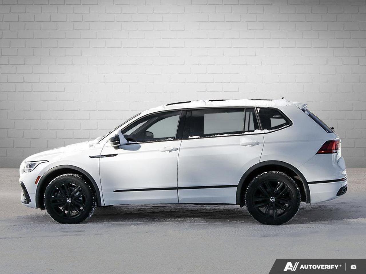 2022 Volkswagen Tiguan Comfortline R-Line Black EditionONE-OWNER, ACCIDEN Photo
