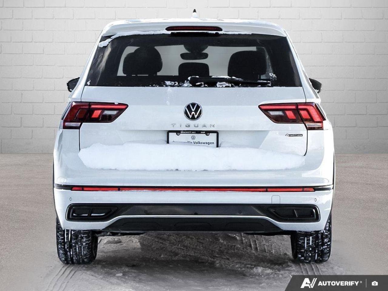 2022 Volkswagen Tiguan Comfortline R-Line Black EditionONE-OWNER, ACCIDEN Photo