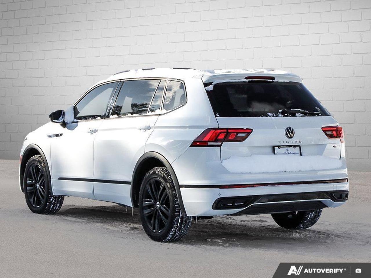 2022 Volkswagen Tiguan Comfortline R-Line Black EditionONE-OWNER, ACCIDEN Photo