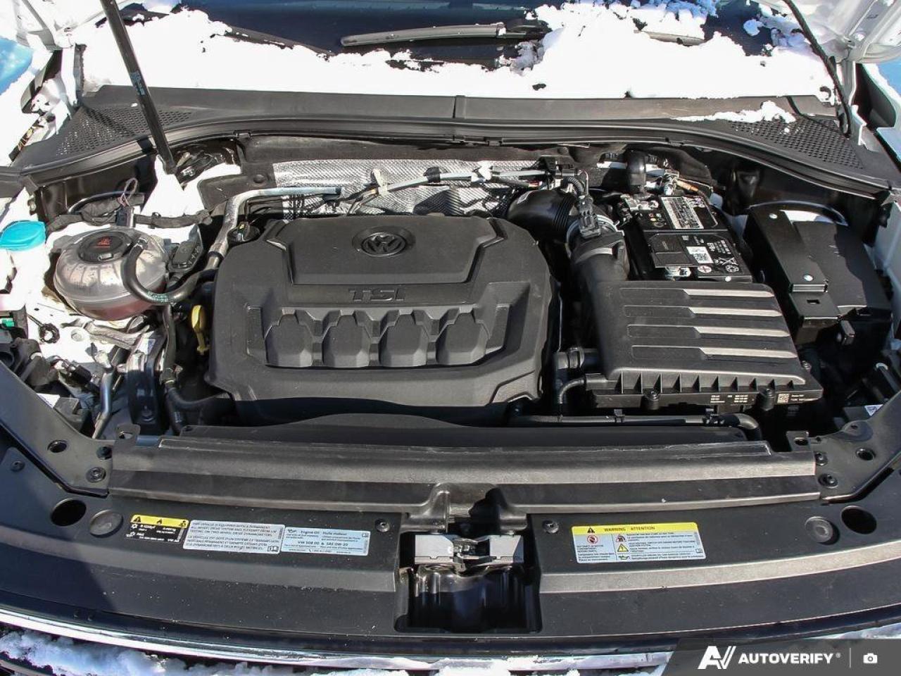 2022 Volkswagen Tiguan Comfortline R-Line Black EditionONE-OWNER, ACCIDEN Photo