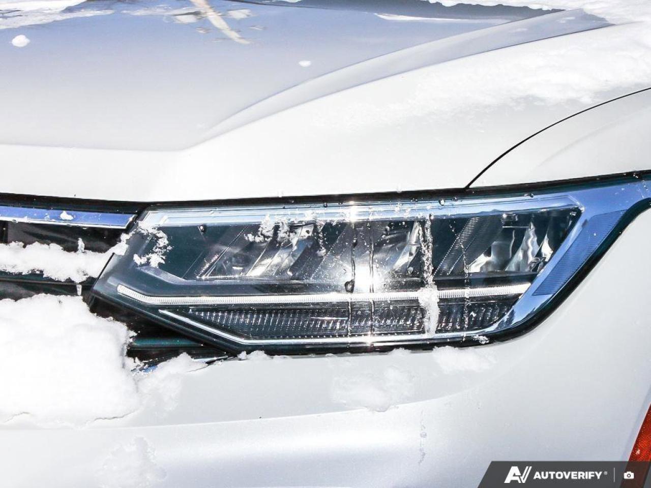 2022 Volkswagen Tiguan Comfortline R-Line Black EditionONE-OWNER, ACCIDEN Photo