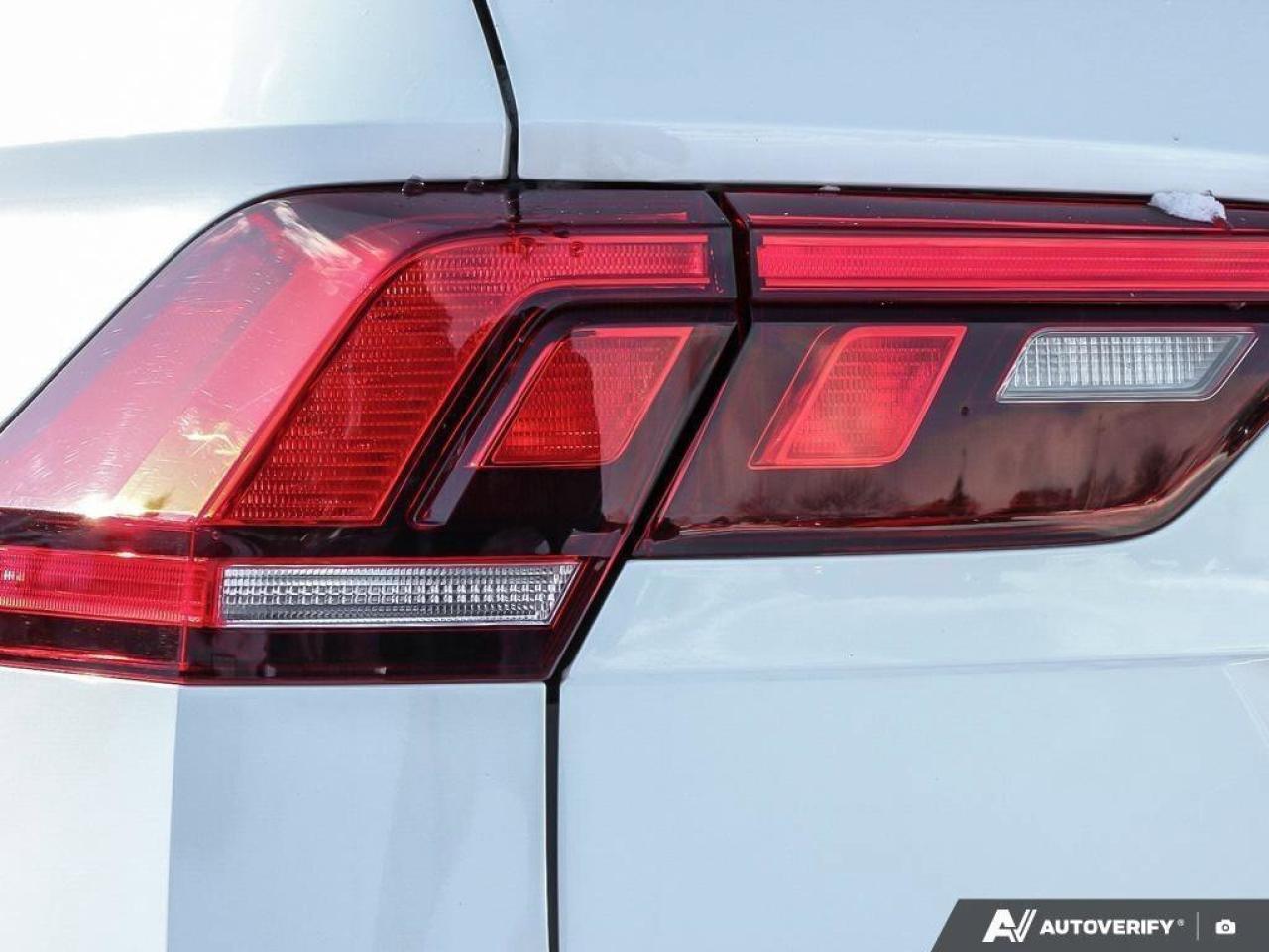 2022 Volkswagen Tiguan Comfortline R-Line Black EditionONE-OWNER, ACCIDEN Photo