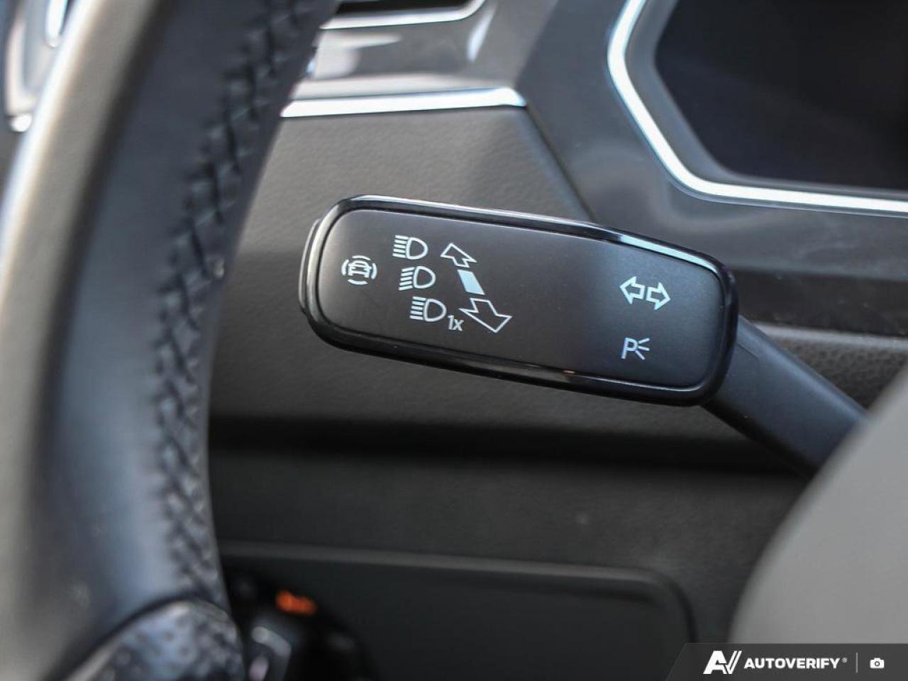 2022 Volkswagen Tiguan Comfortline R-Line Black EditionONE-OWNER, ACCIDEN Photo