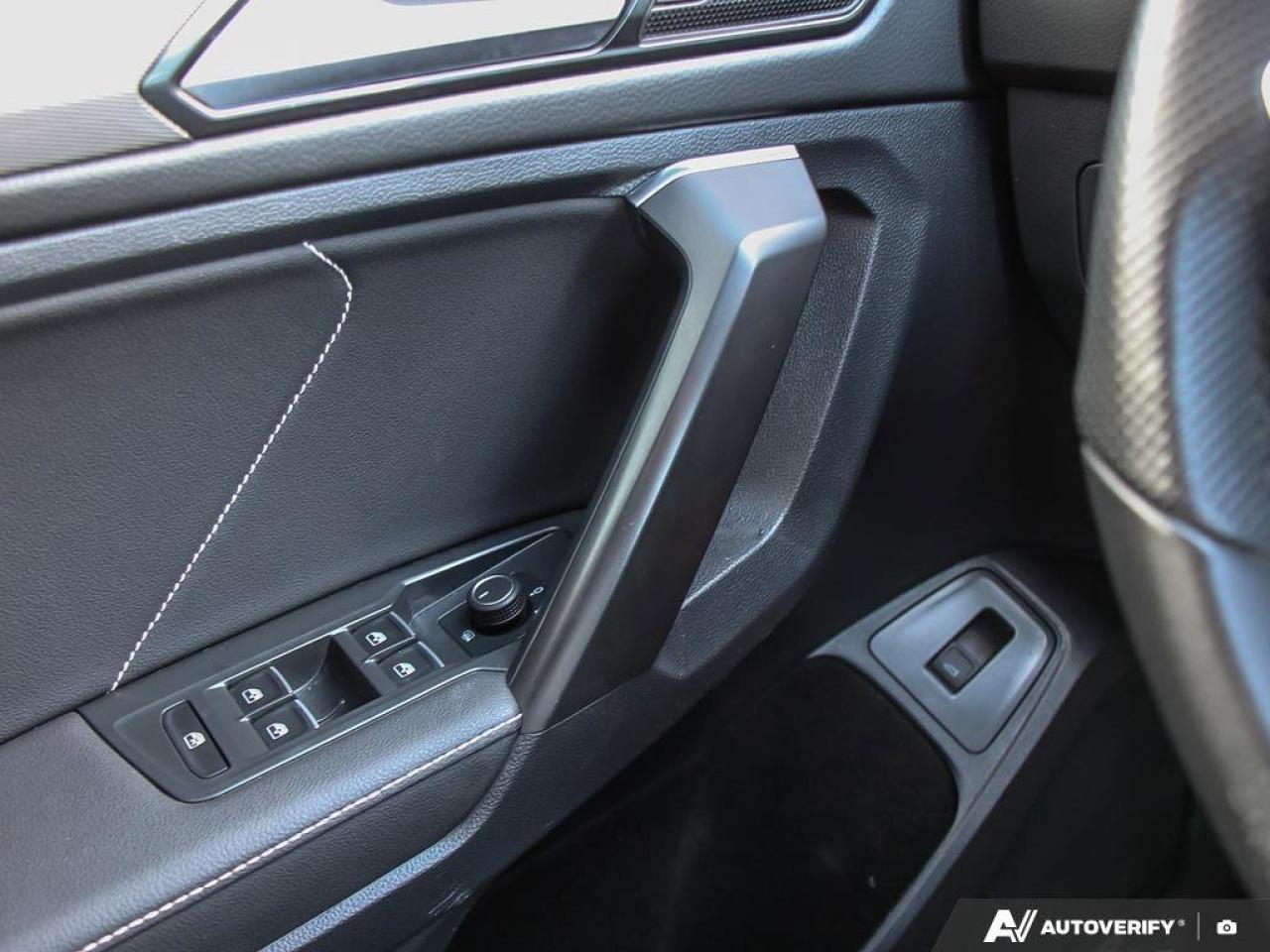 2022 Volkswagen Tiguan Comfortline R-Line Black EditionONE-OWNER, ACCIDEN Photo