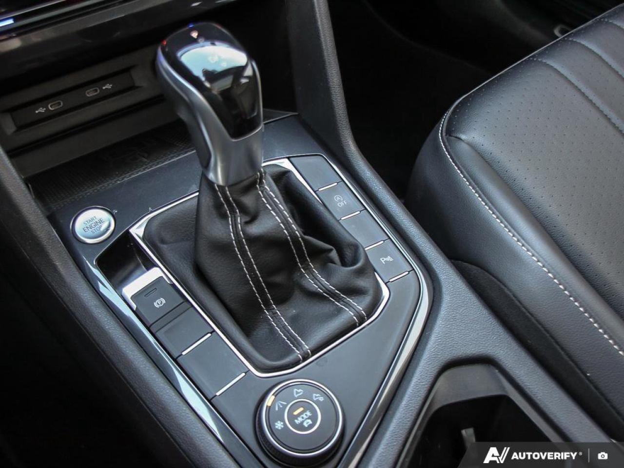 2022 Volkswagen Tiguan Comfortline R-Line Black EditionONE-OWNER, ACCIDEN Photo